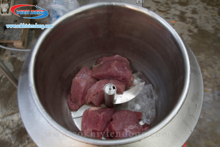 Máy xay giò chả 2kg giá bao nhiêu?