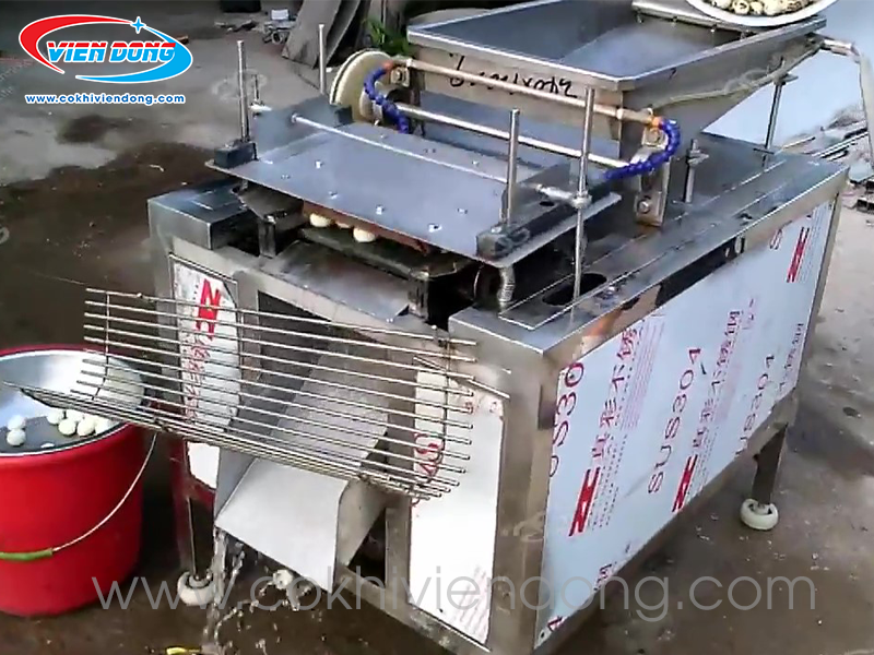 máy lột vỏ trứng cút